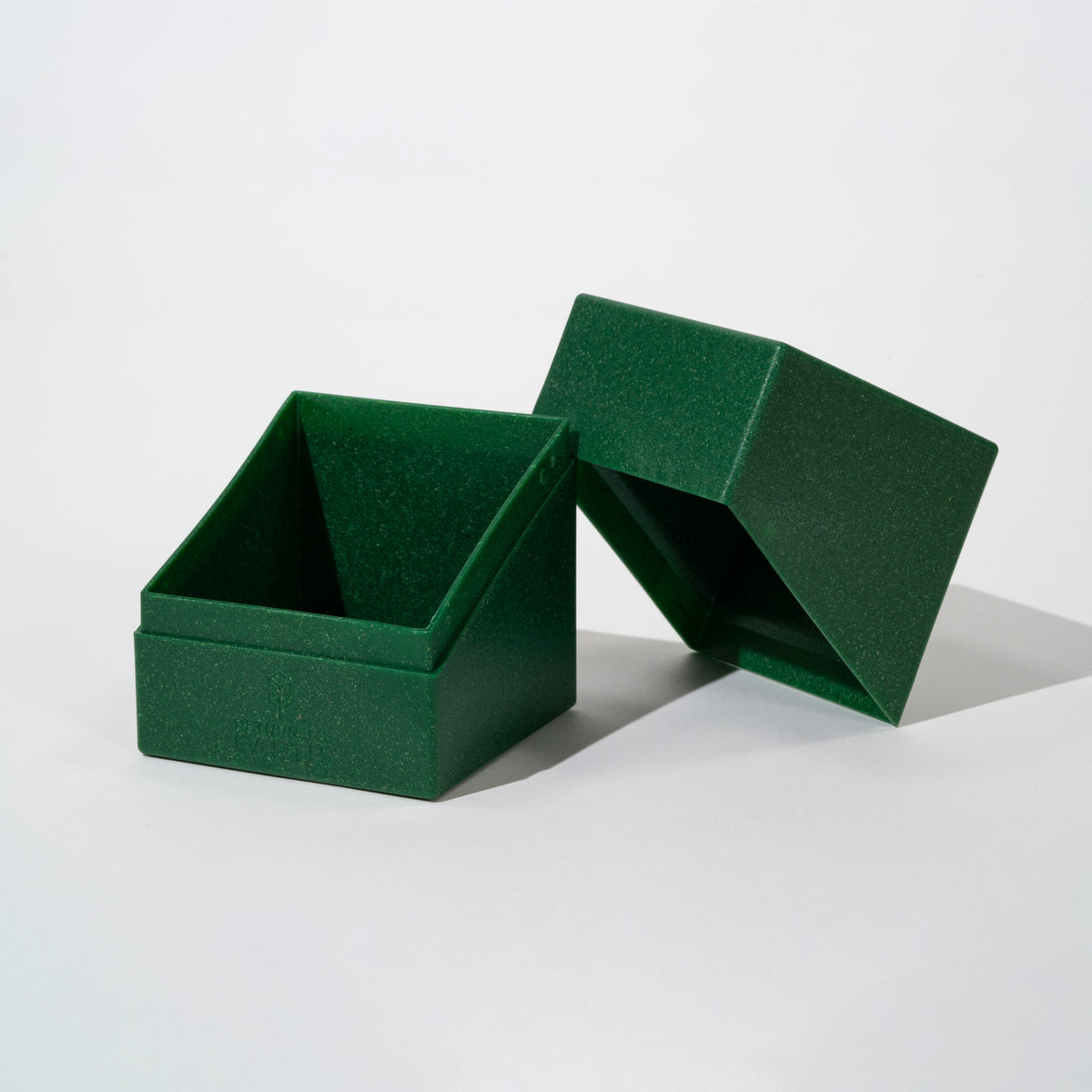 Ultimate Guard Boulder 100+ Return to Earth Deck Box - Green