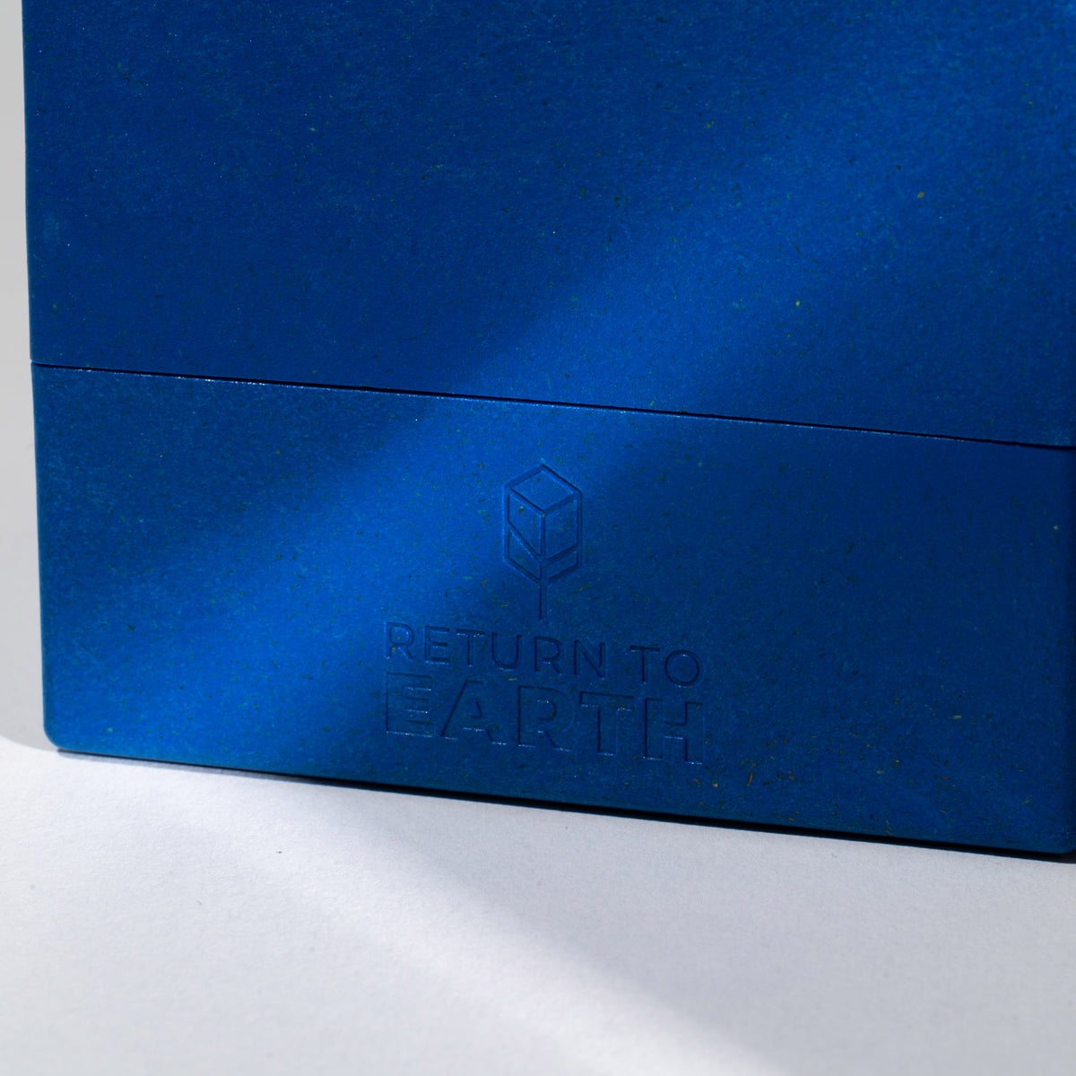 Ultimate Guard Boulder 100+ Return to Earth Deck Box - Blue