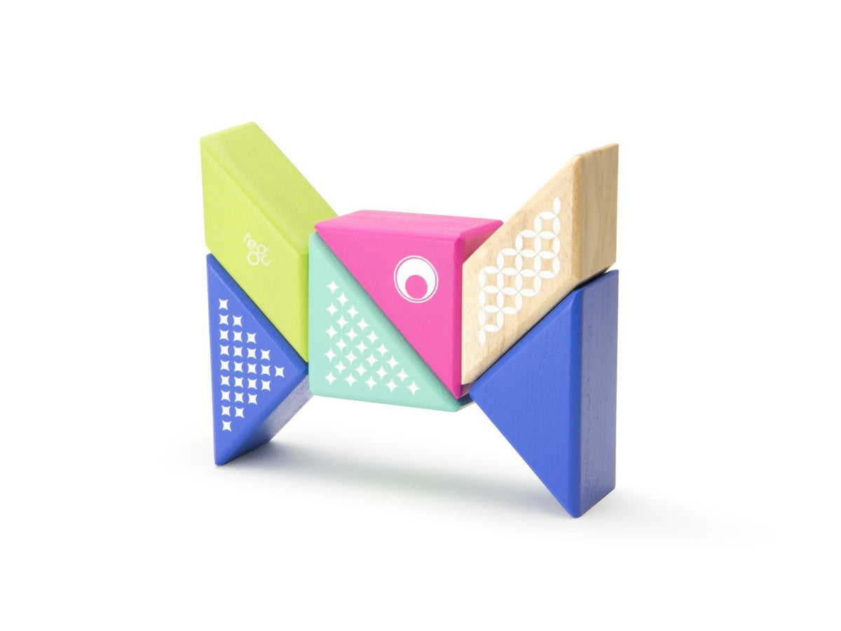Tegu Magnetic Wooden Blocks - Travel Pals - Hummingbird